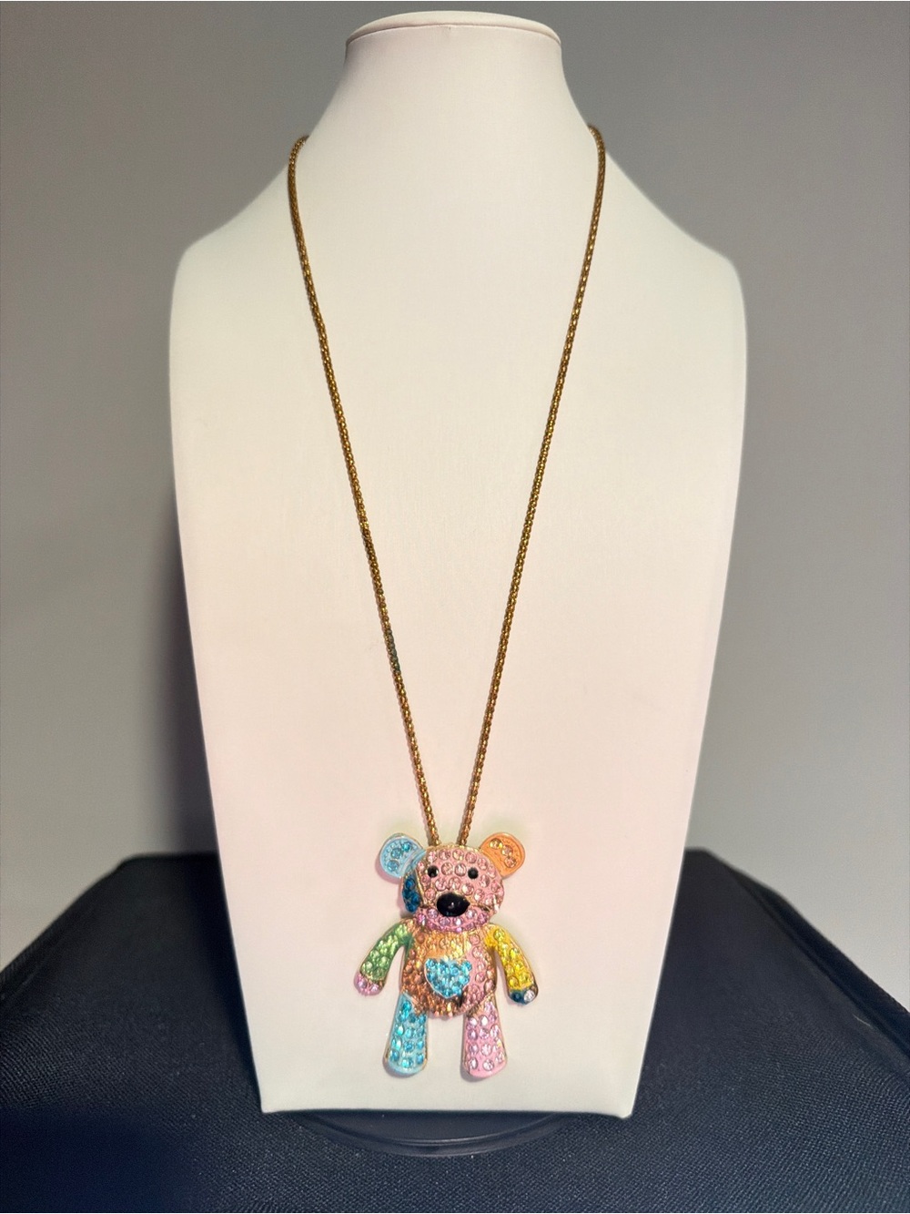 24" BETSEY JOHNSON Pastel Shades Rhinestone bear necklace! - Picture 16 of 17